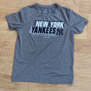 Boys athletic NY Yankee shirt